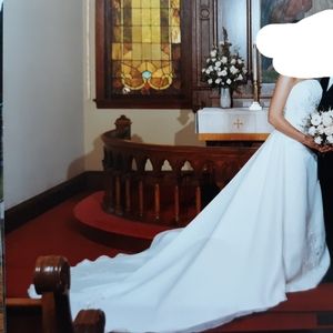 Timeless wedding gown!